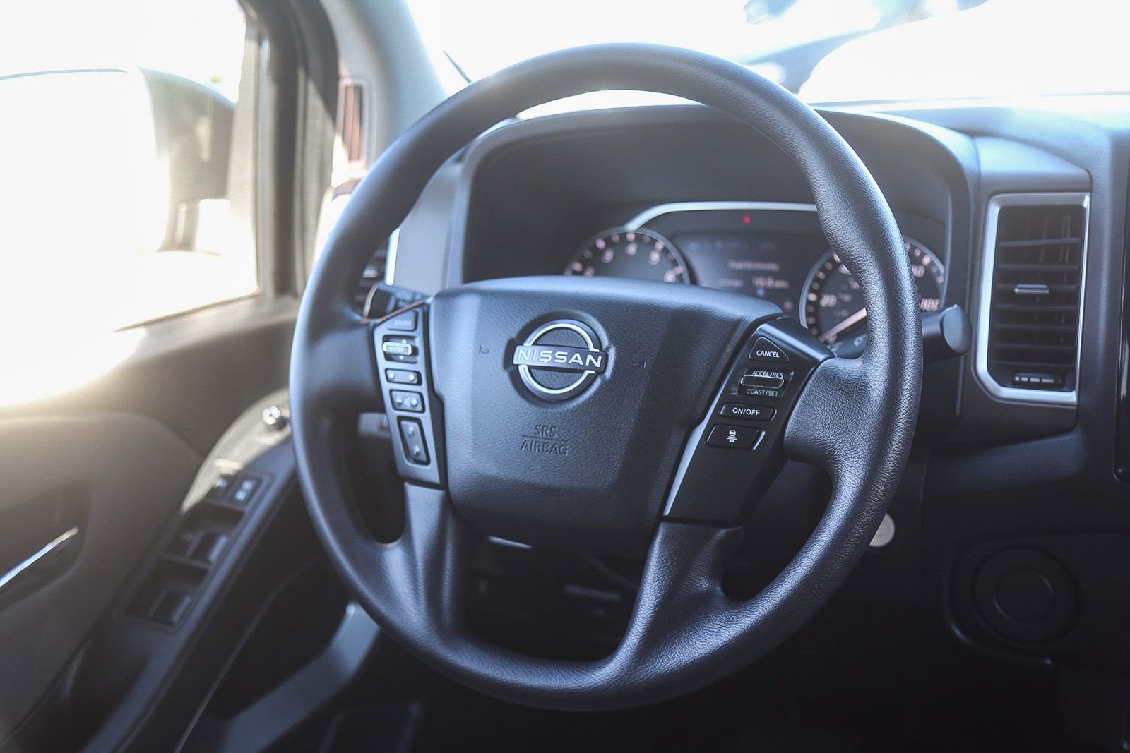 Used 2022 Nissan Frontier SV w/ Technology Package image 14