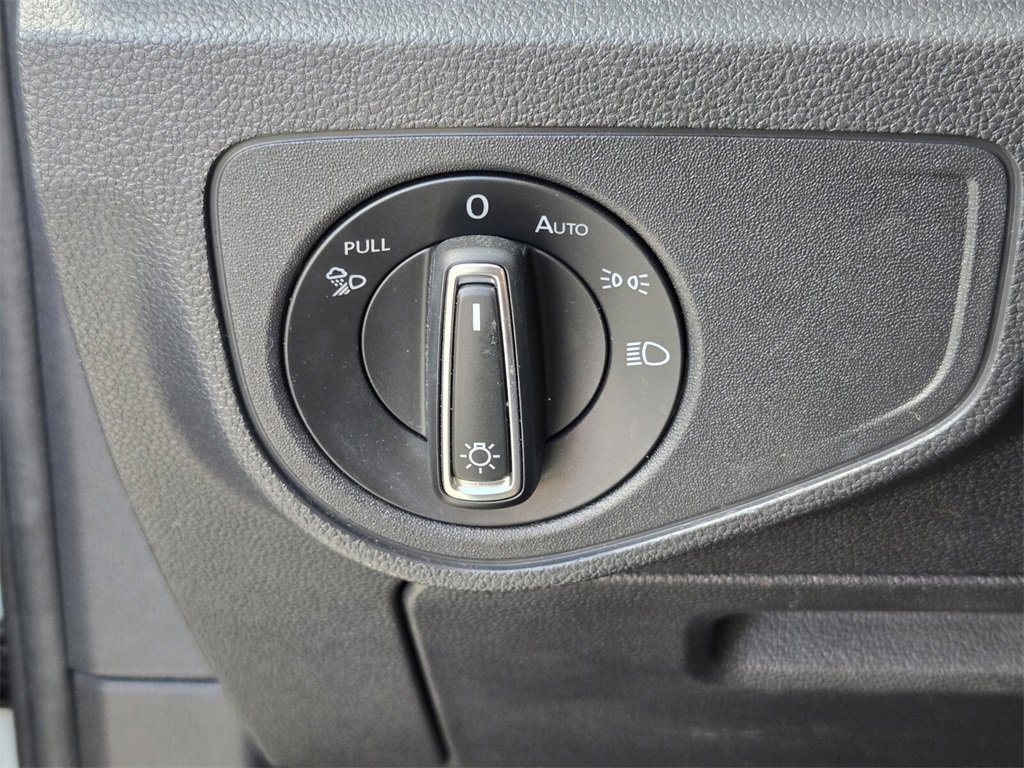 Used 2021 Volkswagen Atlas Cross Sport SE w/ Panoramic Sunroof Package image 27