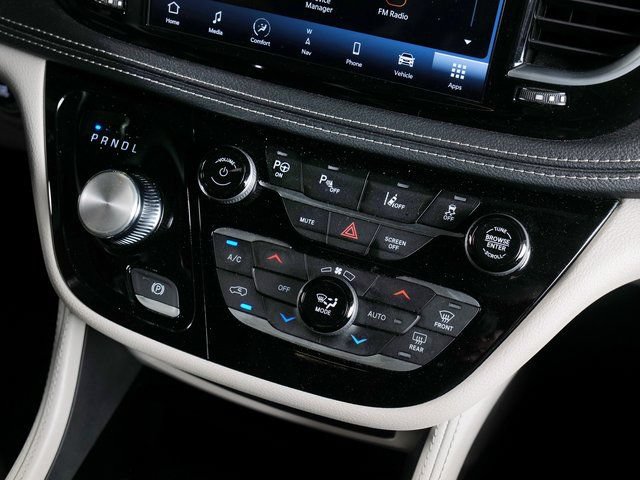 Used 2023 Chrysler Pacifica Limited FWD image 16