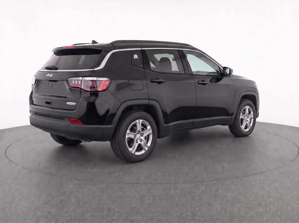 Used 2024 Jeep Compass Latitude AWD/4WD image 4