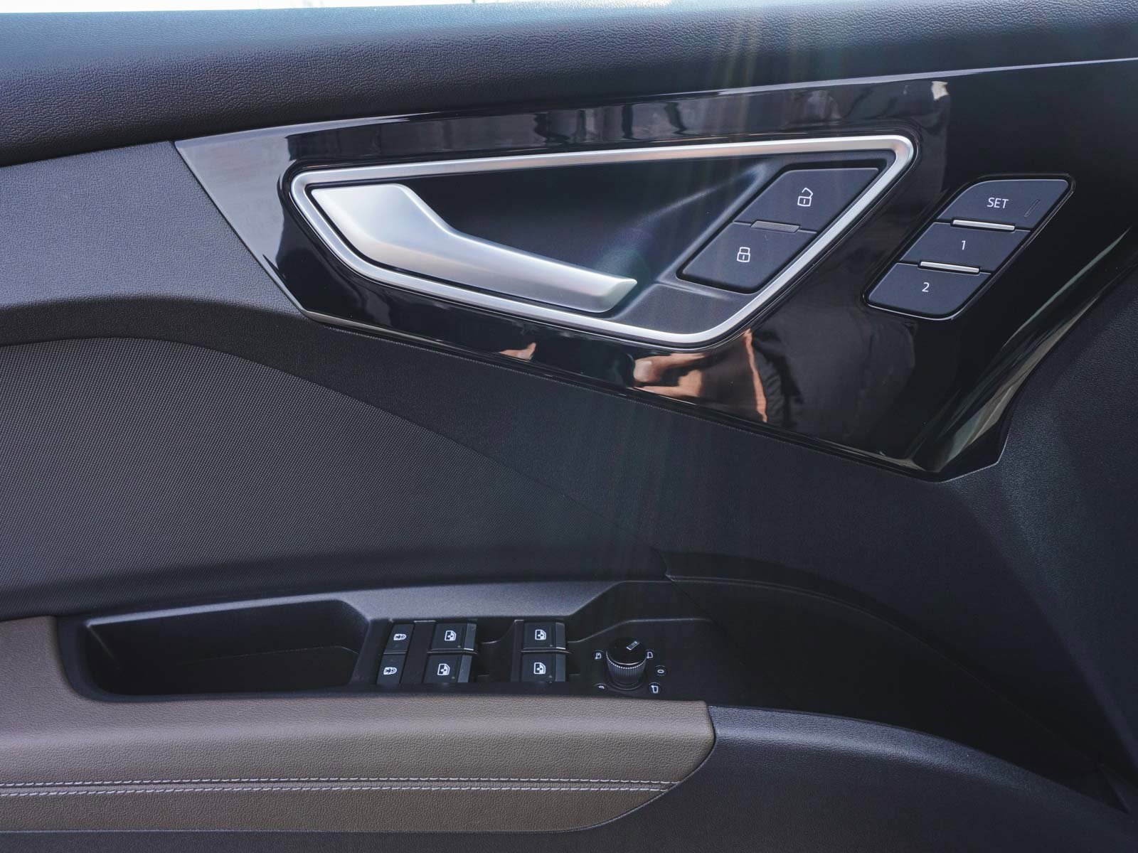 Used 2025 Audi Q4 e-tron Premium Plus image 10