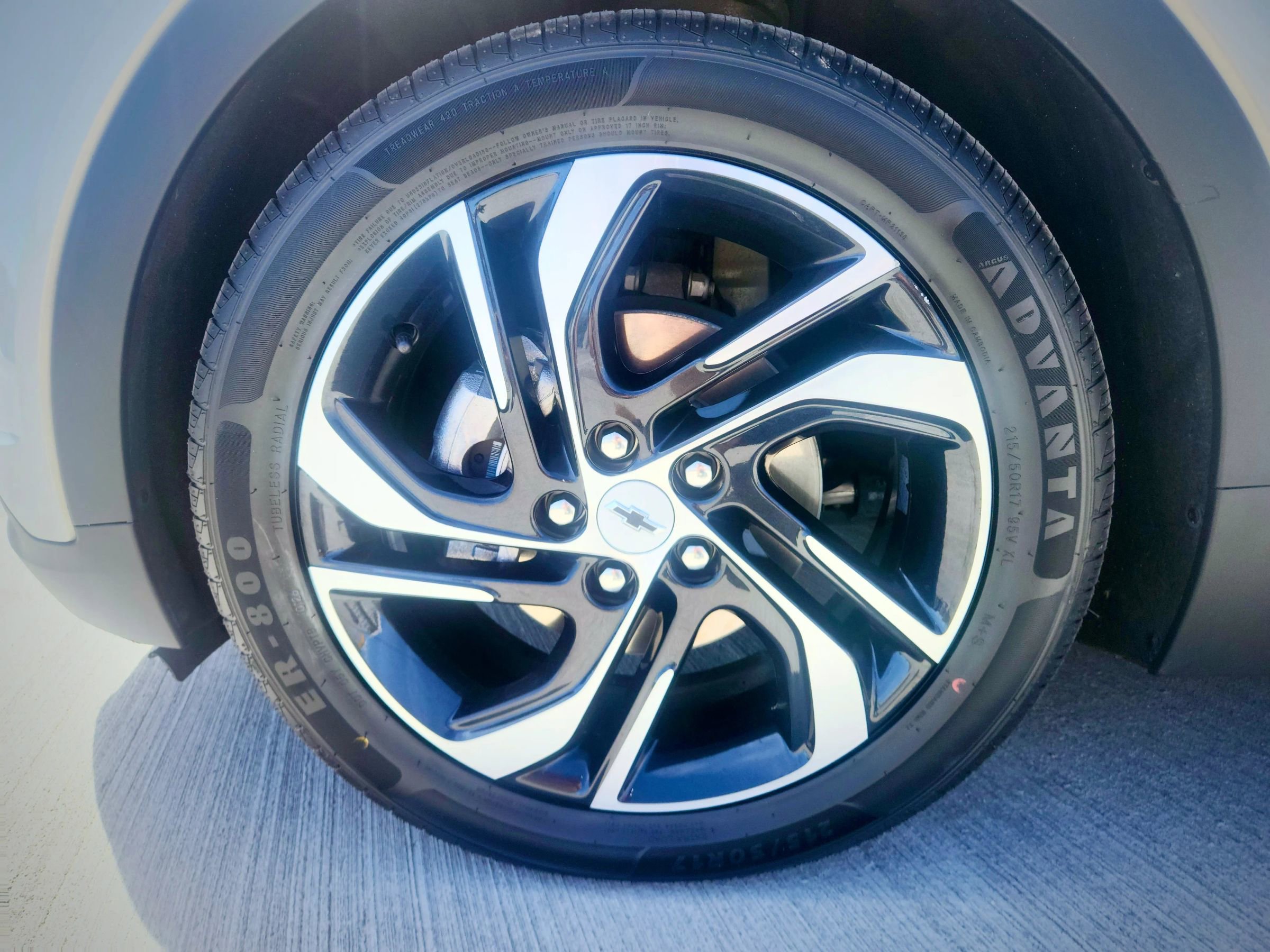 Used 2023 Chevrolet Bolt LT w/ Infotainment Package FWD image 13