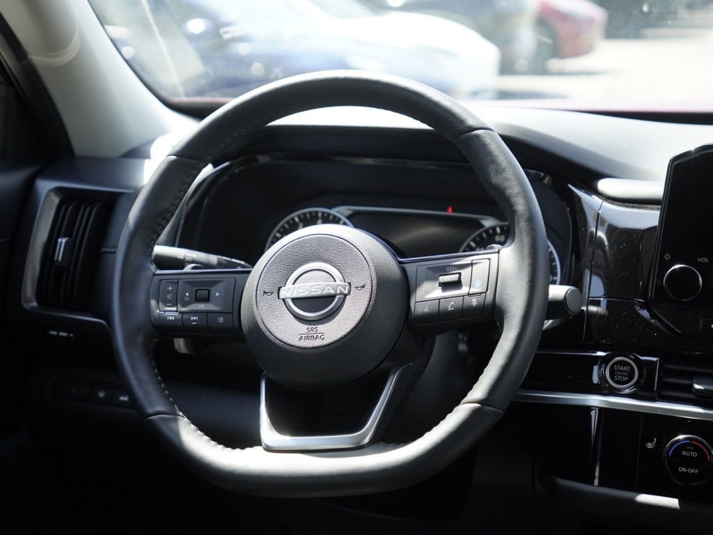 Used 2024 Nissan Pathfinder SL FWD image 21