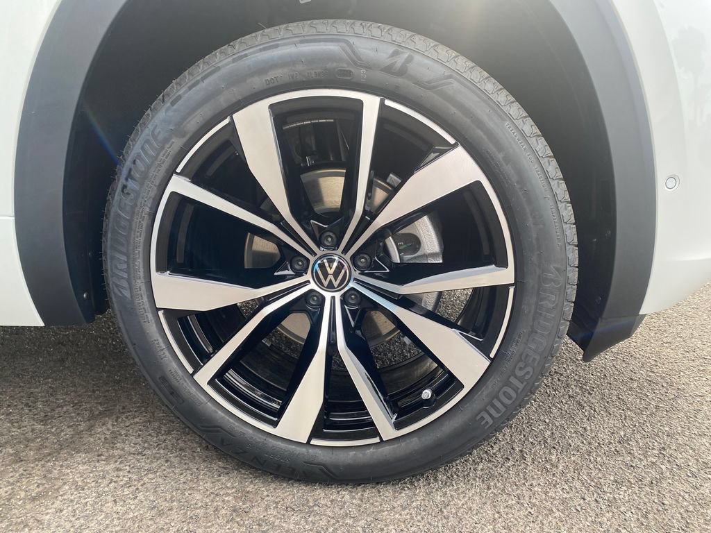 New 2026 Volkswagen Atlas Cross Sport SEL Premium R-Line AWD/4WD image 9