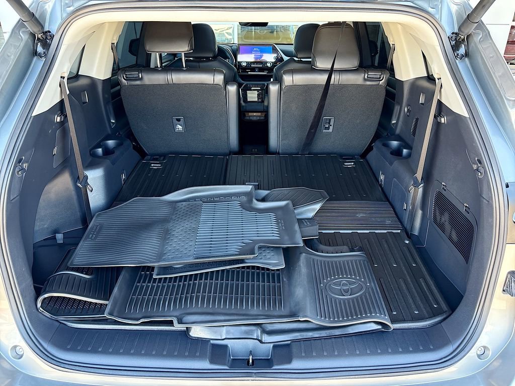 Certified 2025 Toyota Highlander XLE image 29