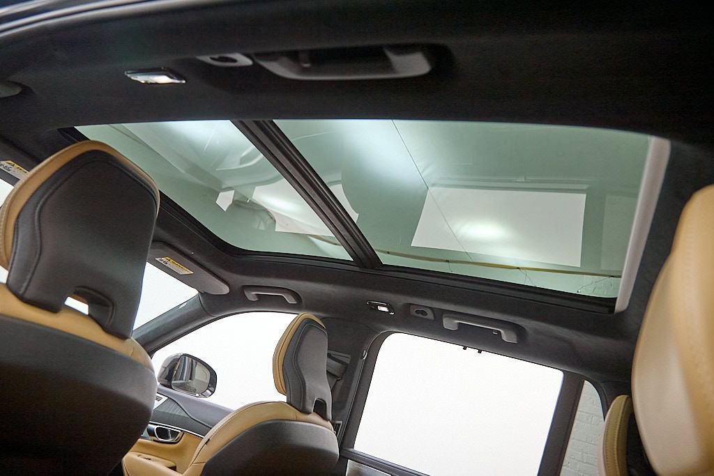 Certified 2023 Volvo XC90 T8 Ultimate w/ Lounge Package image 26