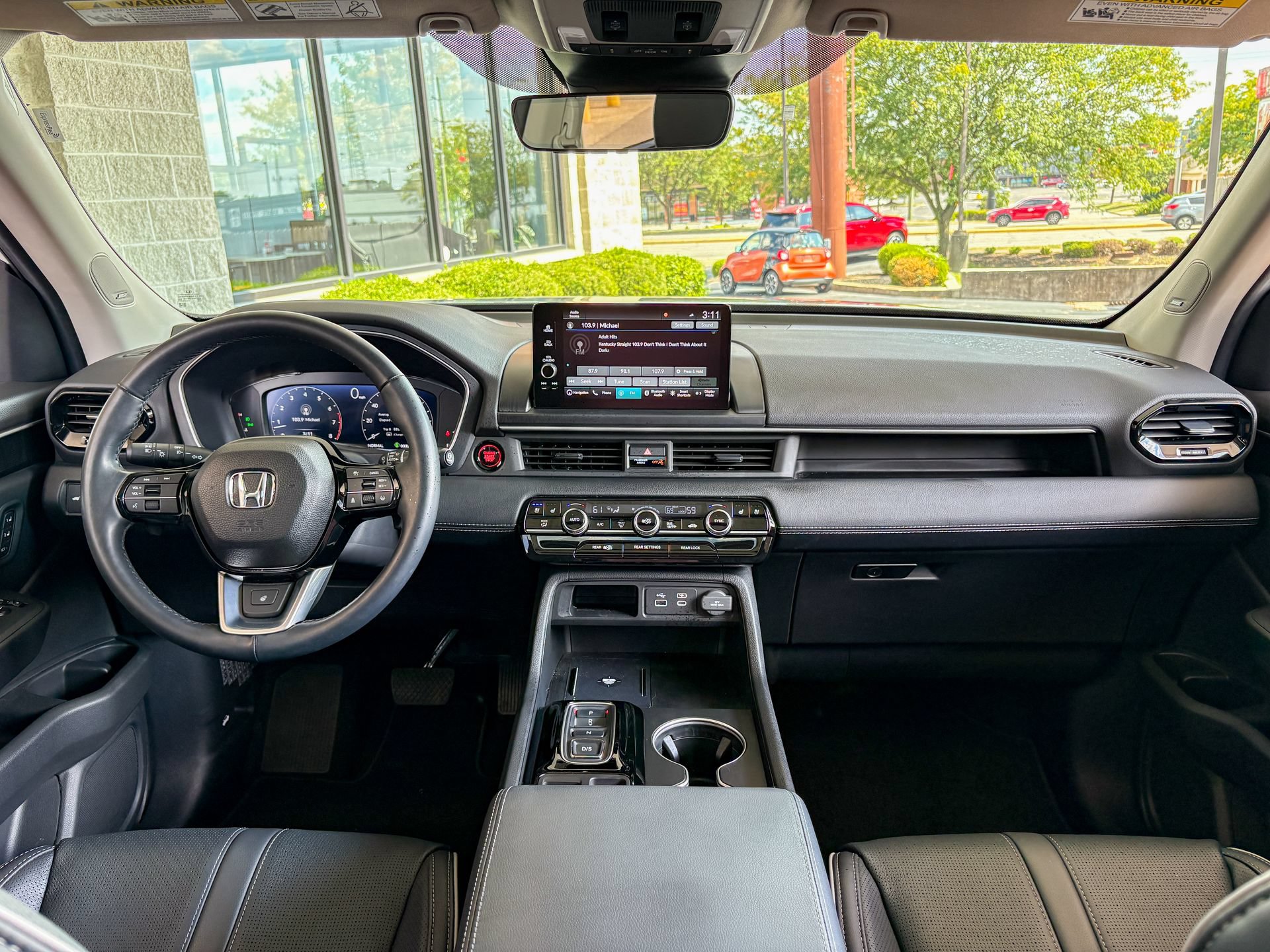 Used 2025 Honda Pilot Elite image 36