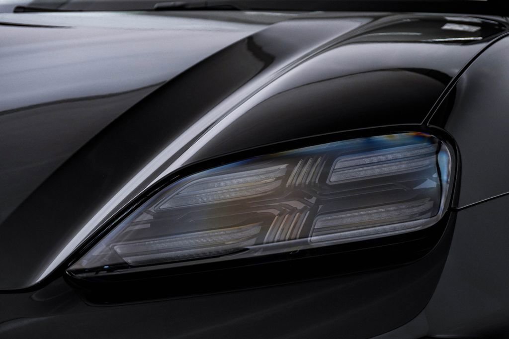 New 2026 Porsche Macan Turbo Electric image 7