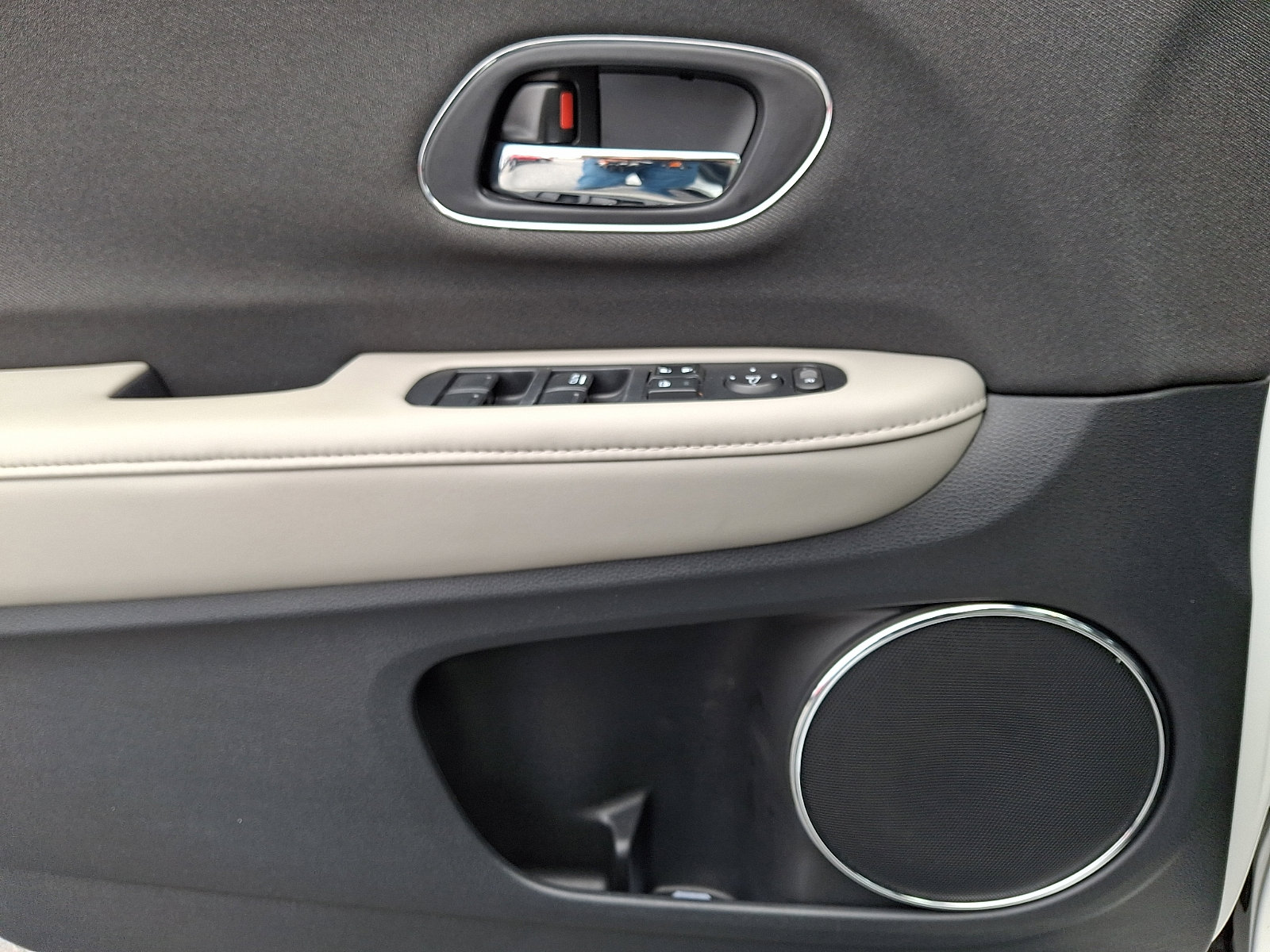 Used 2021 Honda HR-V EX image 12