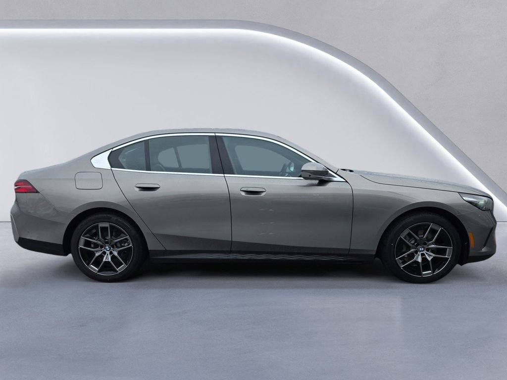 New 2026 BMW 530i xDrive w/ Premium Package image 3