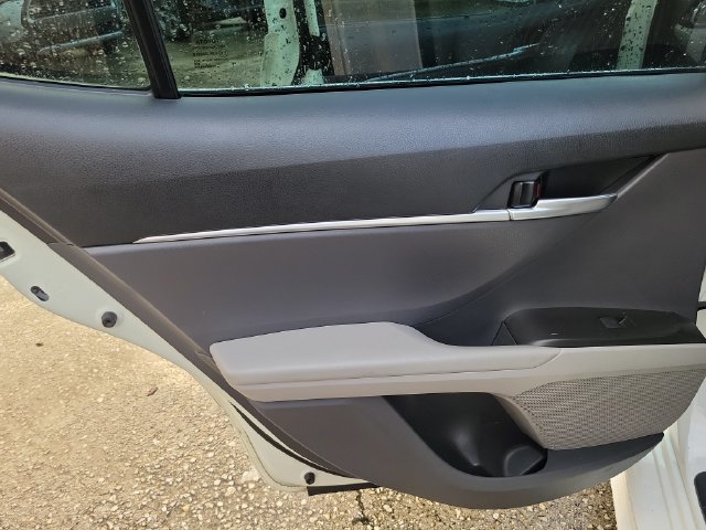 Used 2023 Toyota Camry SE FWD image 7