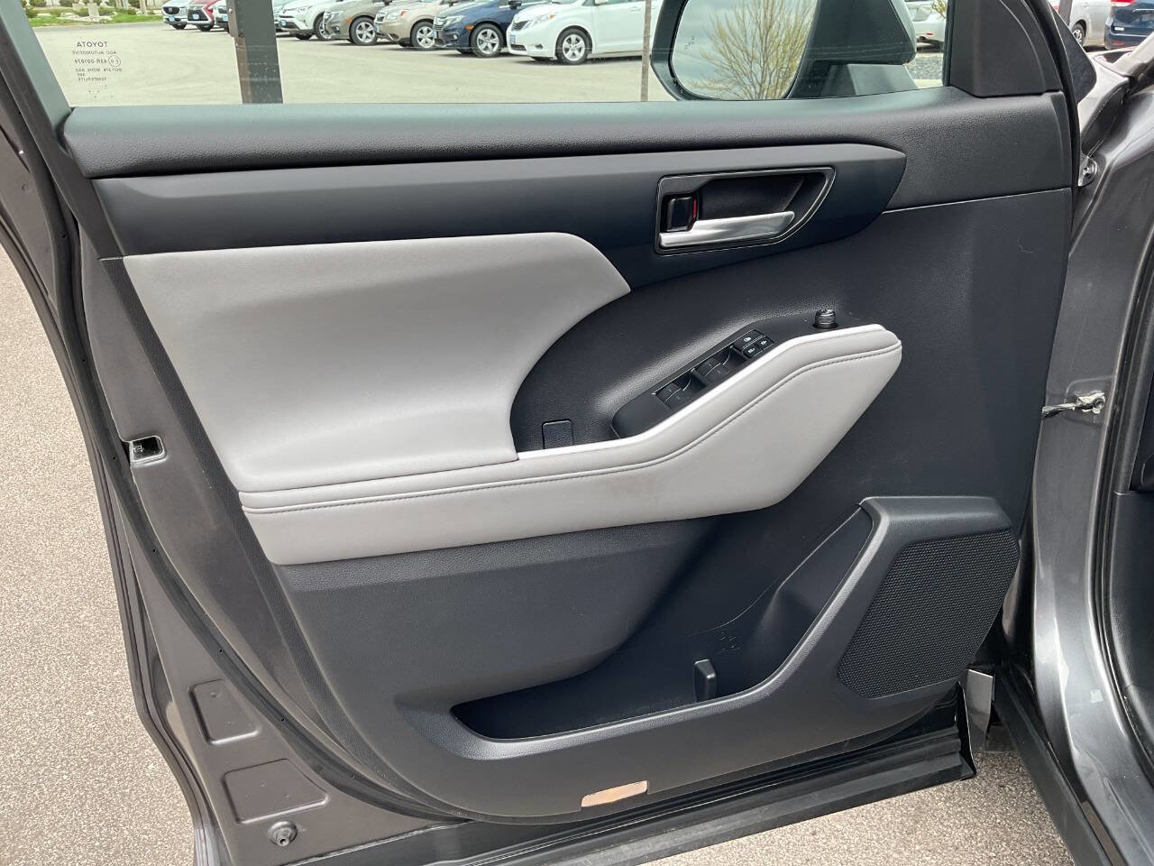 Used 2021 Toyota Highlander XLE AWD/4WD image 34