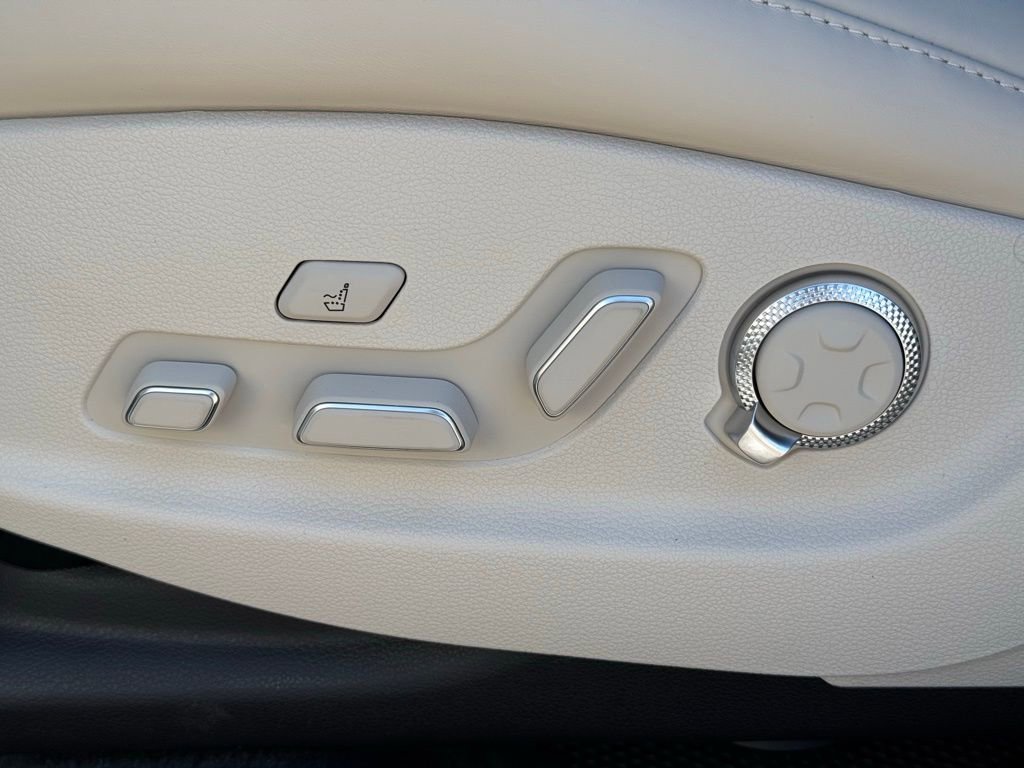 Used 2025 Genesis GV80 3.5T Prestige image 31