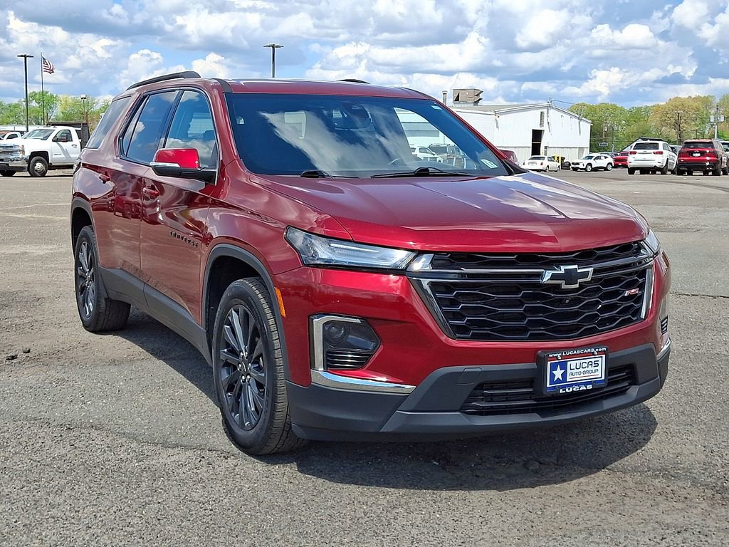 Used 2022 Chevrolet Traverse RS w/ LPO, Floor Liner Package AWD/4WD image 2