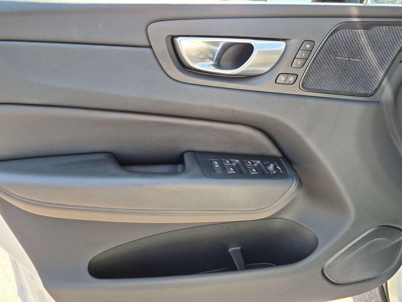 Certified 2024 Volvo XC60 B5 Plus AWD/4WD image 10