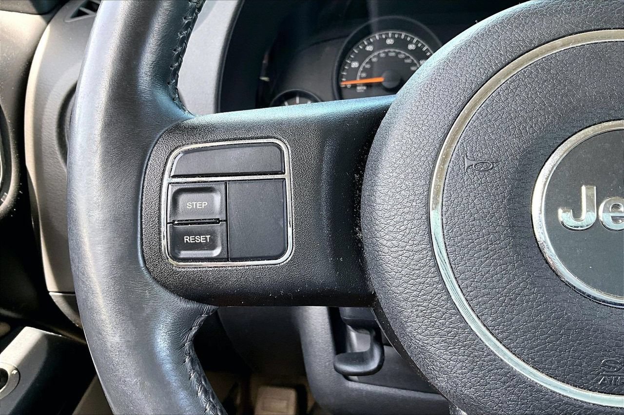 Used 2015 Jeep Patriot High Altitude FWD image 26