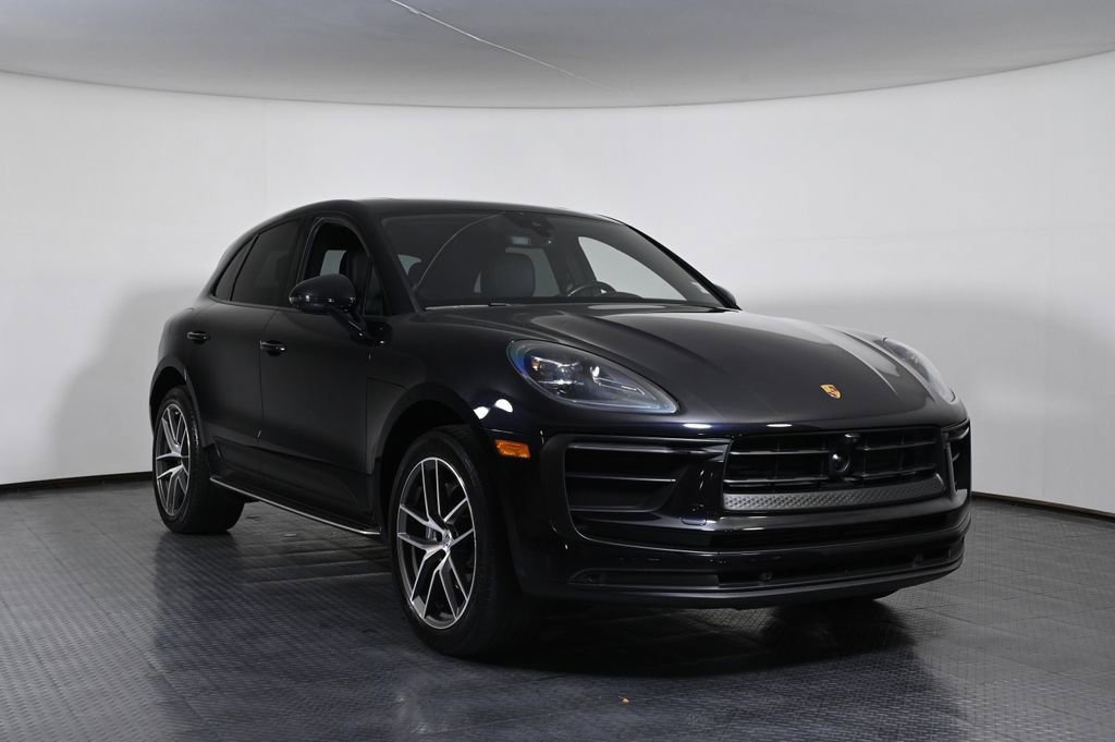 Certified 2023 Porsche Macan AWD/4WD image 9