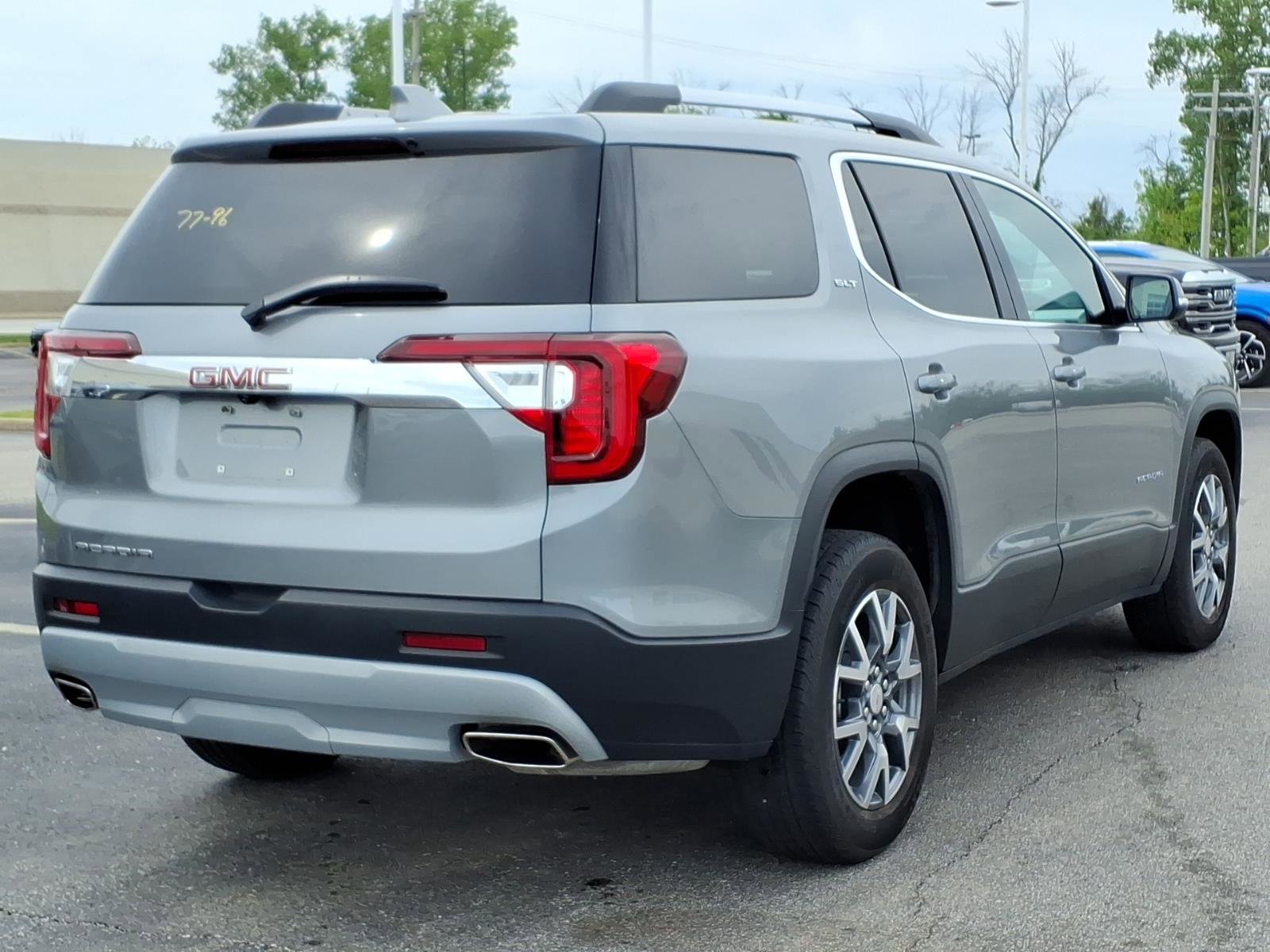 Used 2023 GMC Acadia SLT w/ LPO, Floor Liner Package FWD image 28
