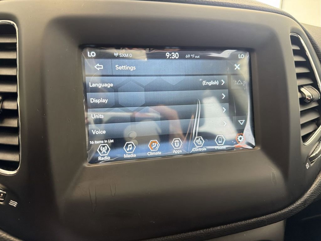 Used 2019 Jeep Compass Latitude w/ Cold Weather Group FWD image 14