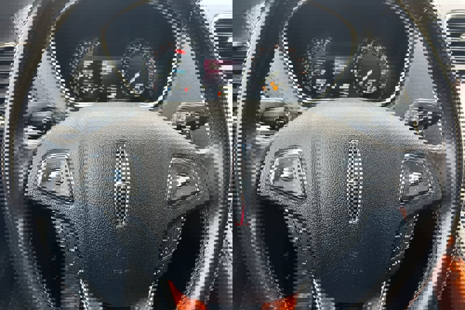 Used 2018 Lincoln MKX Reserve image 26