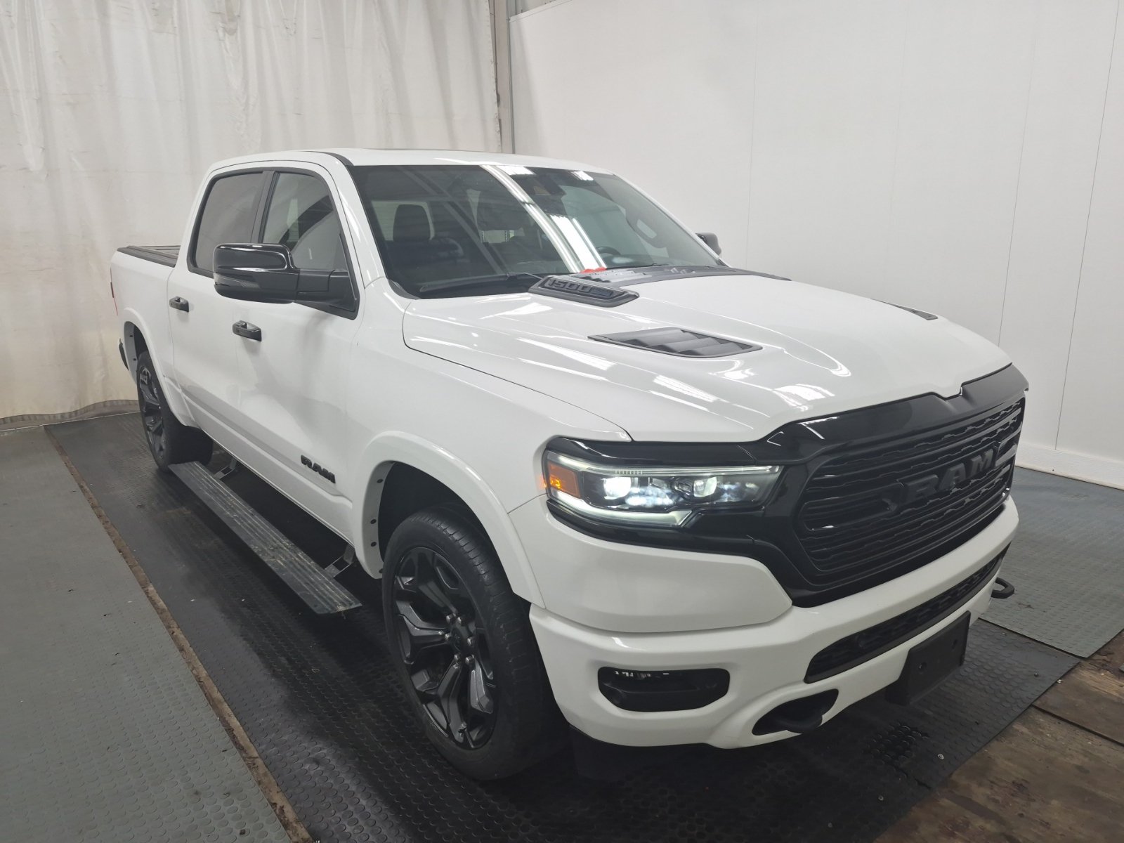 Used 2023 RAM 1500 Limited AWD/4WD image 5