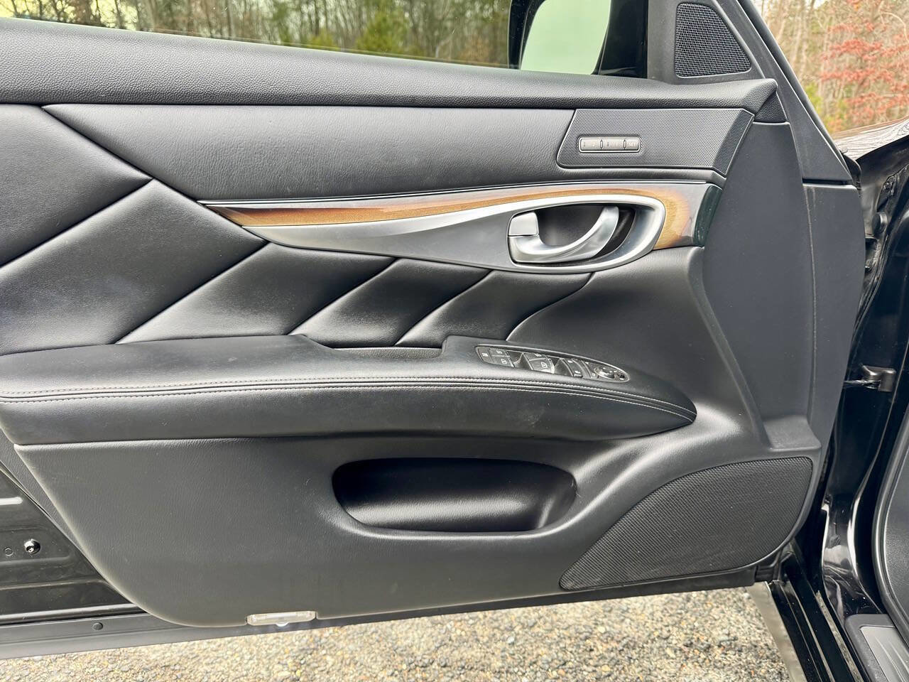 Used 2012 INFINITI M56 x w/ Deluxe Touring Pkg image 25