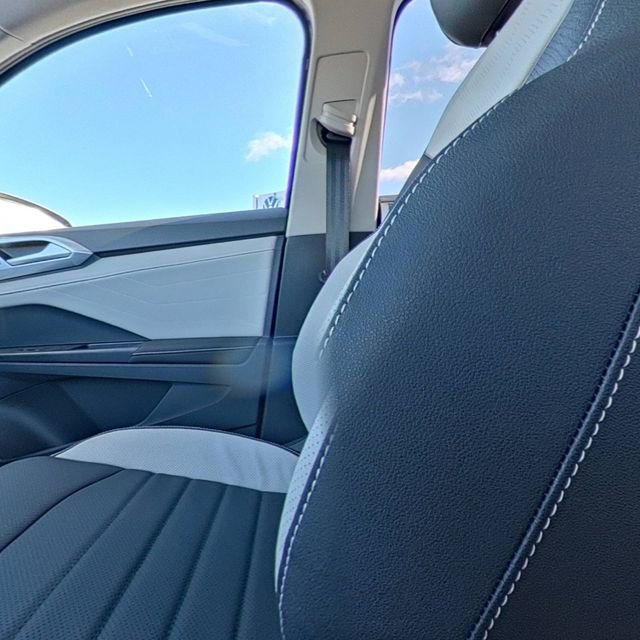 New 2026 Volkswagen Taos SEL image 27