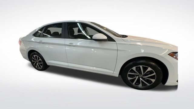 Certified 2025 Volkswagen Jetta S FWD image 10