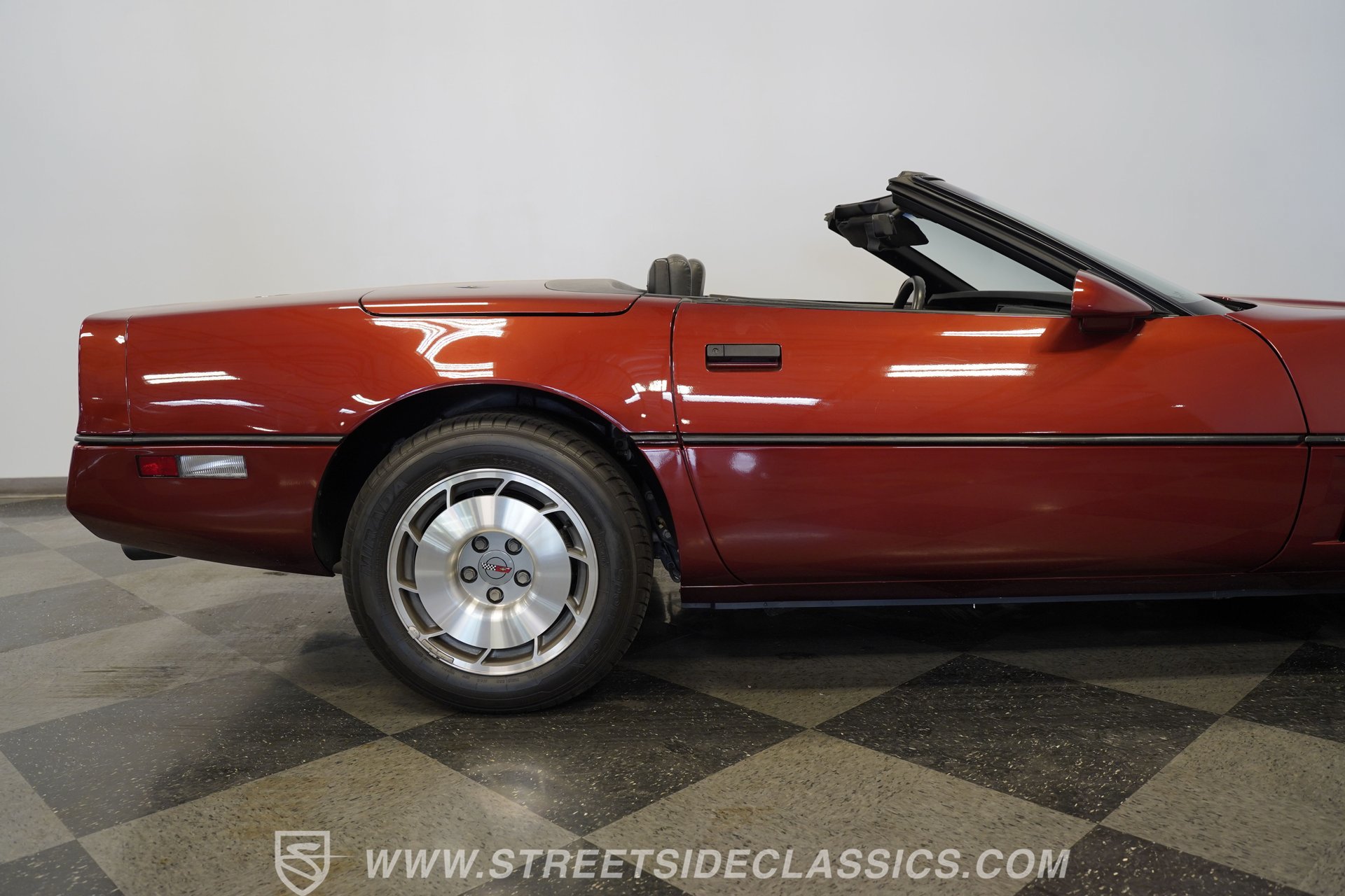 Used 1987 Chevrolet Corvette Convertible RWD image 39