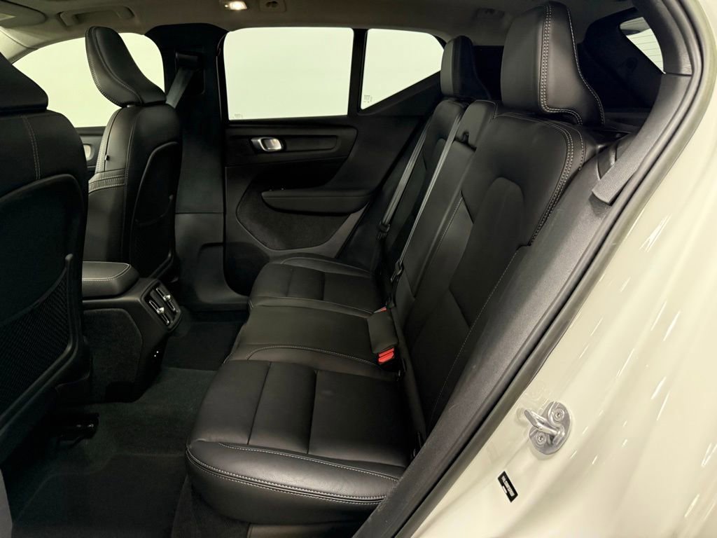 Used 2023 Volvo XC40 B5 Plus w/ Climate Package AWD/4WD image 17