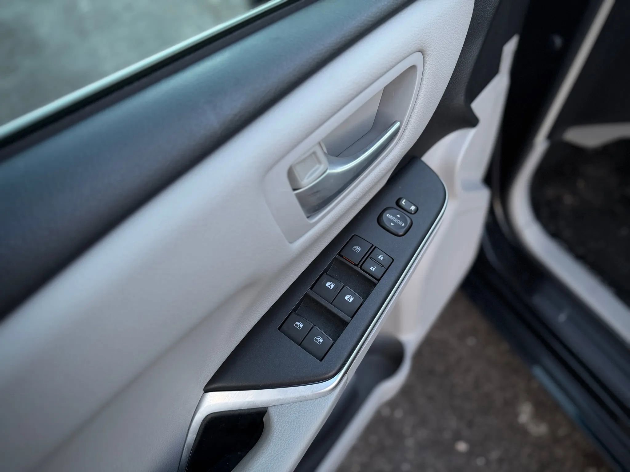 Used 2017 Toyota Camry LE image 7