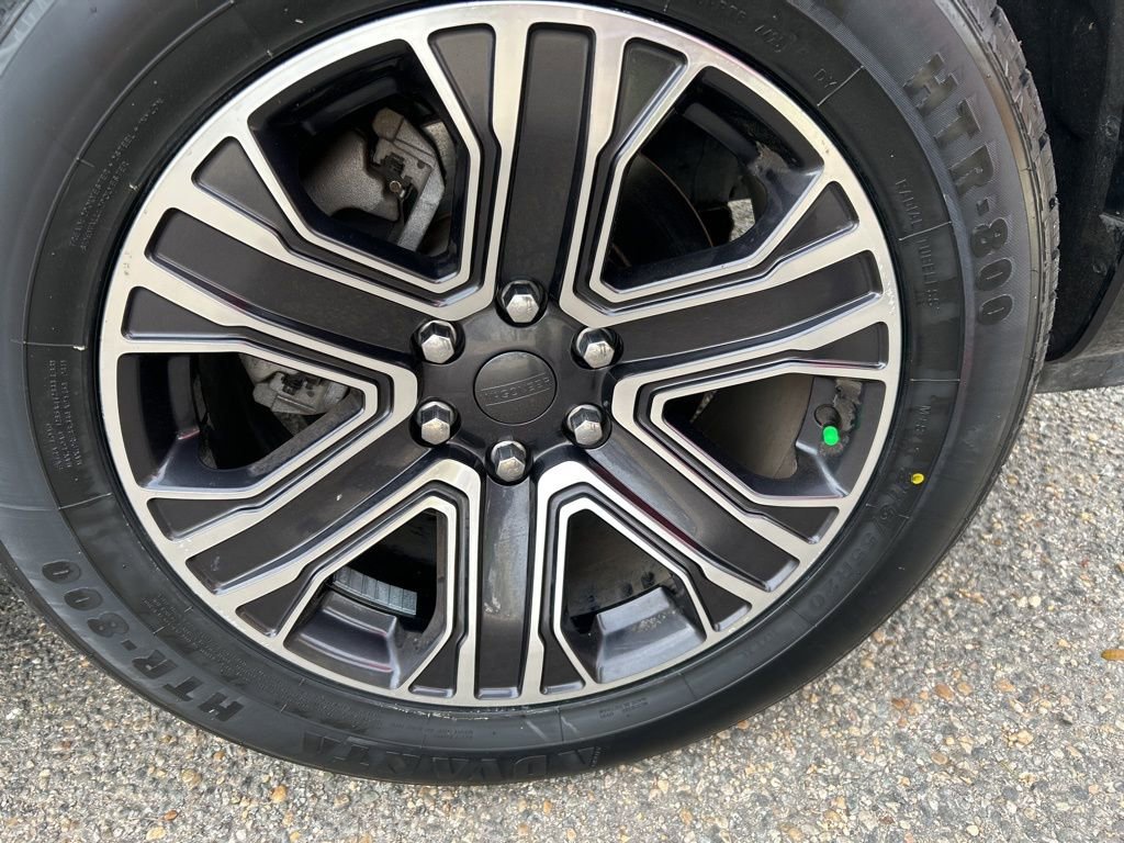 Used 2024 Jeep Wagoneer L Series II w/ Flexible Seating Group image 10