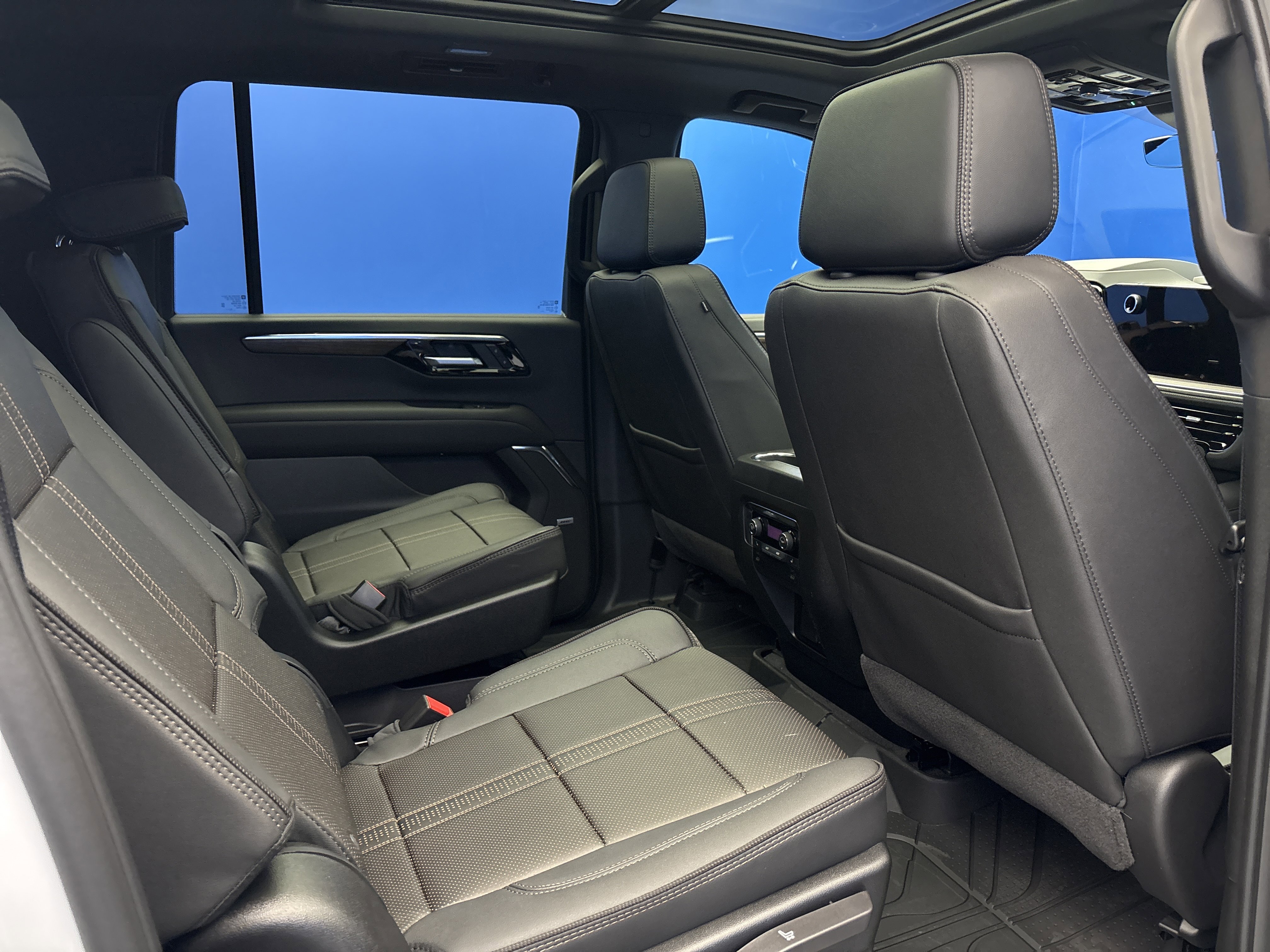 New 2026 Chevrolet Suburban High Country image 27