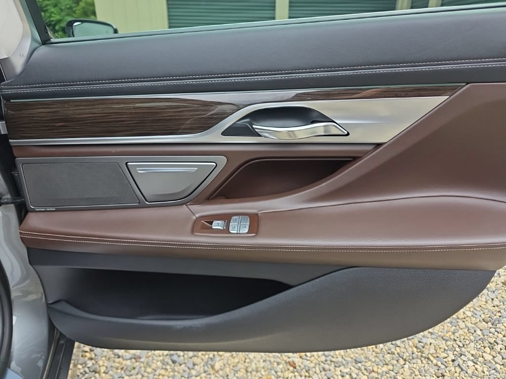 Used 2016 BMW 750i xDrive AWD/4WD image 19