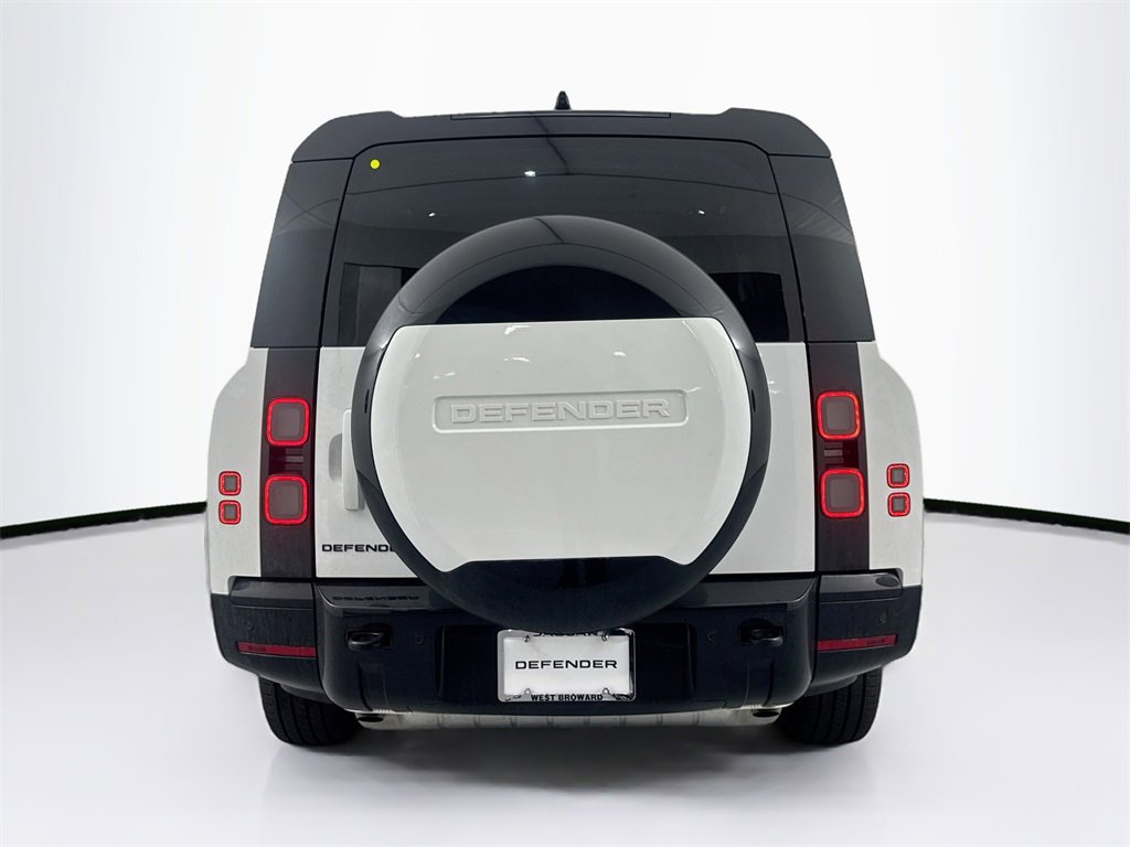 New 2026 Land Rover Defender 130 X-Dynamic SE image 6