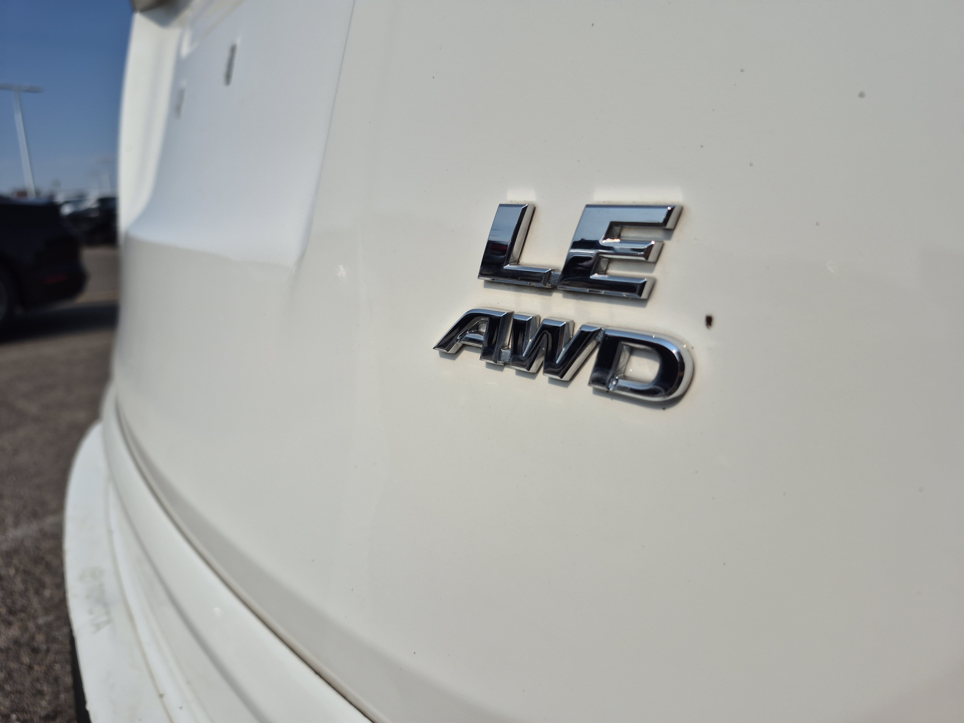 Used 2018 Toyota RAV4 LE w/ Carpet Mat Package AWD/4WD image 20