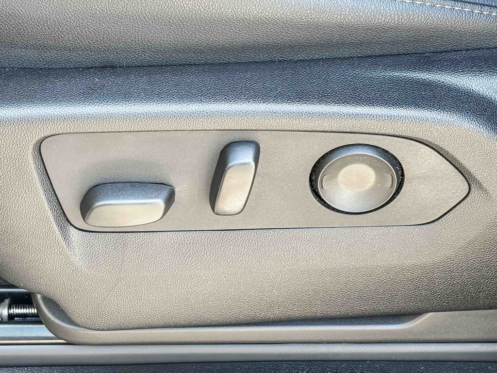 Used 2025 Chevrolet Tahoe LT image 43