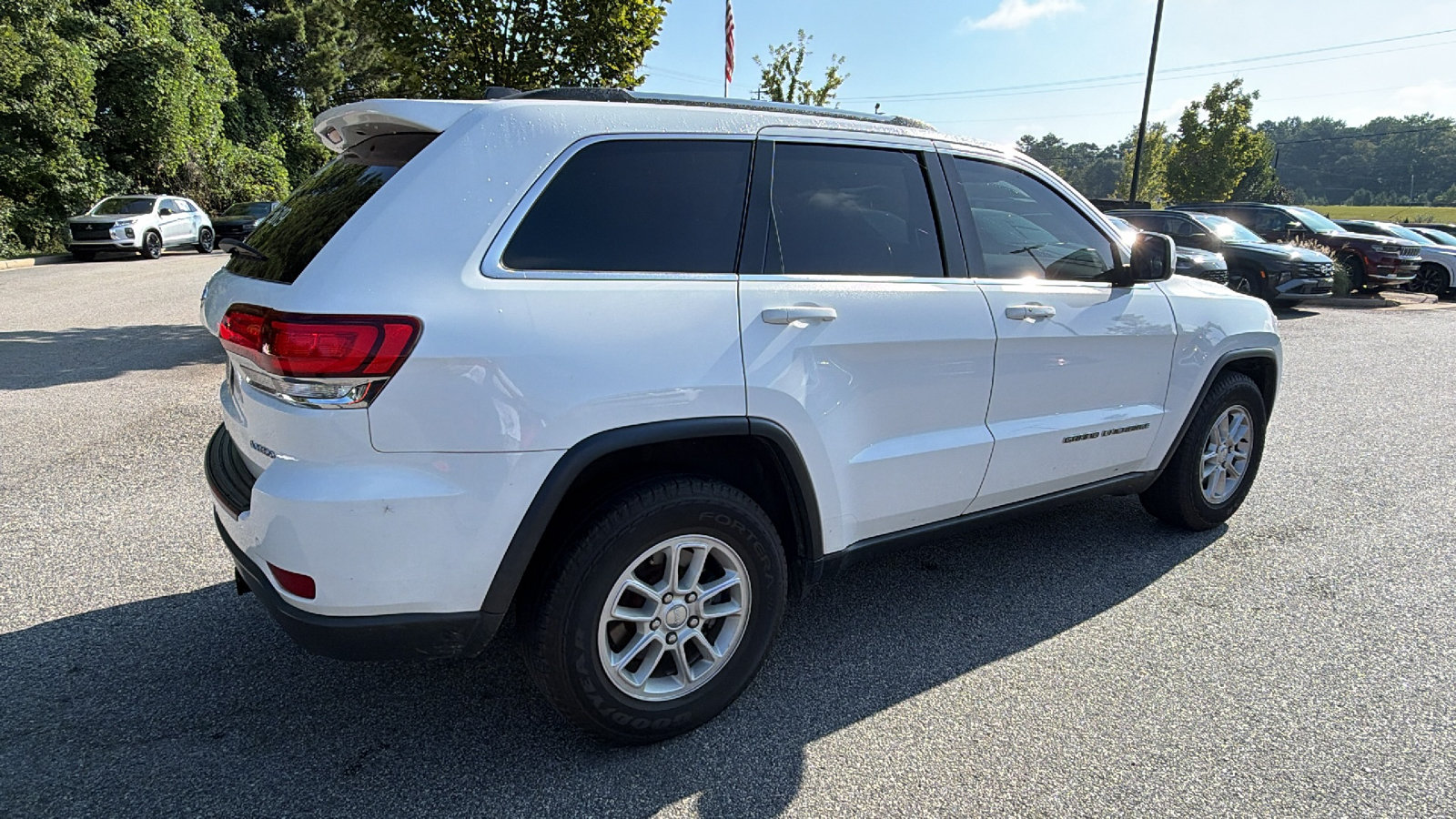 Used 2020 Jeep Grand Cherokee Laredo RWD image 8