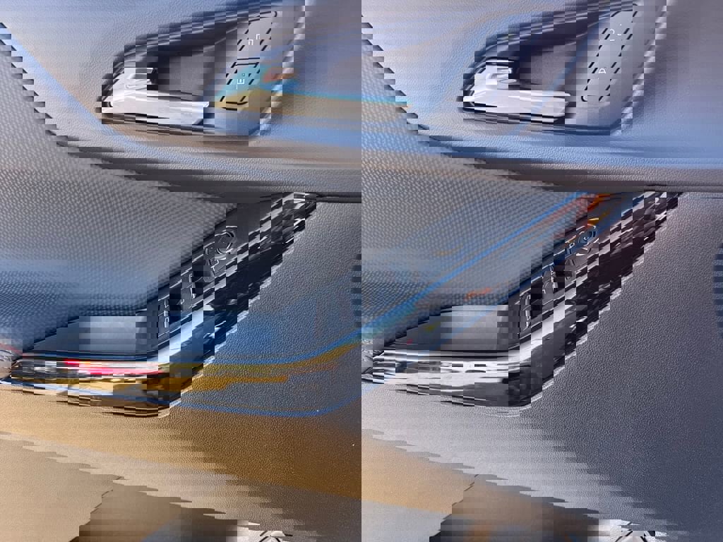 New 2026 Chevrolet Equinox RS w/ LPO, Floor Liner Package image 16