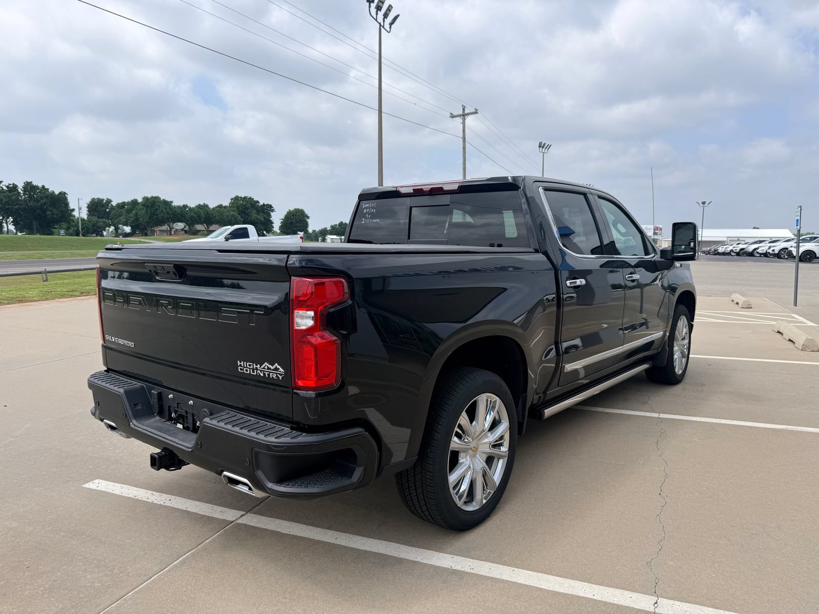 Used 2025 Chevrolet Silverado 1500 High Country w/ High Country Premium Package AWD/4WD image 8