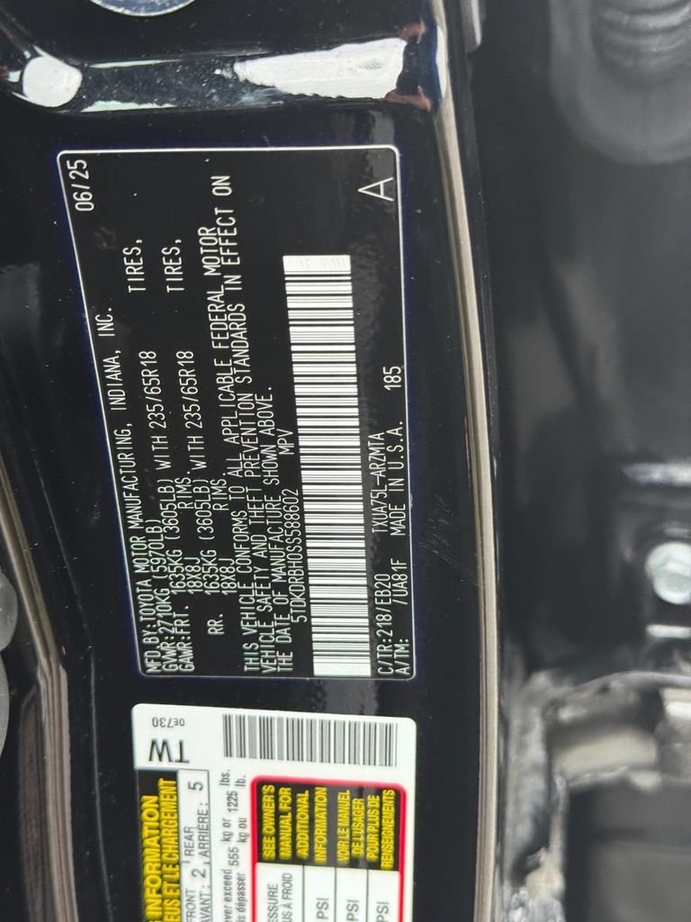 Used 2025 Toyota Highlander XLE AWD/4WD image 32