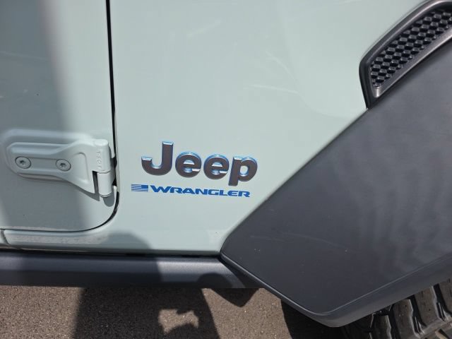 Used 2023 Jeep Wrangler Unlimited w/ Cold Weather Group AWD/4WD image 6