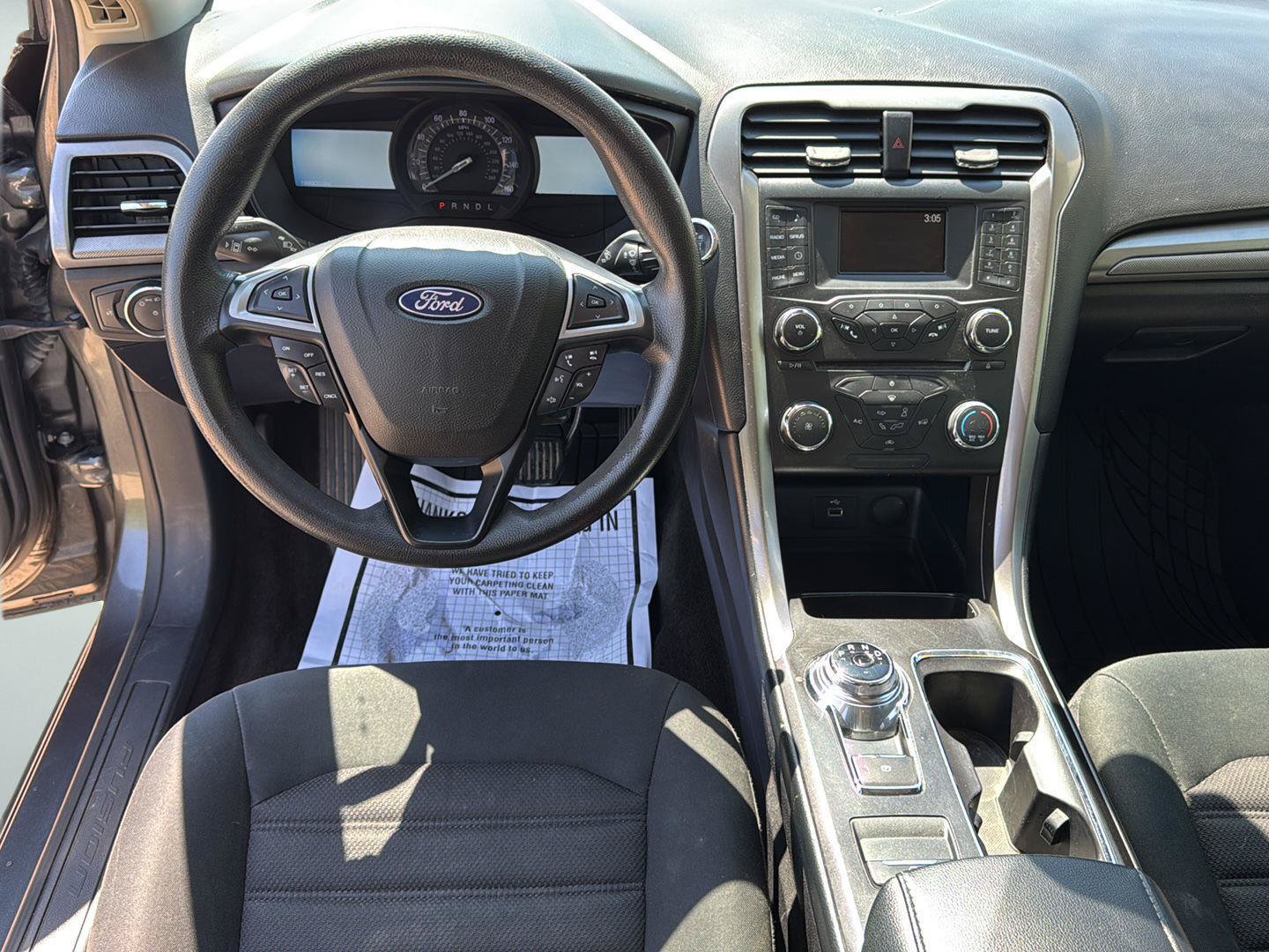 Used 2018 Ford Fusion SE FWD image 2