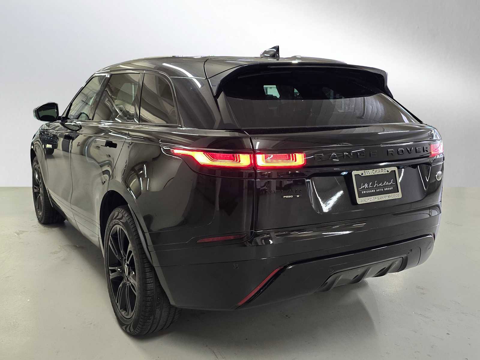 Used 2020 Land Rover Range Rover Velar R-Dynamic S image 3