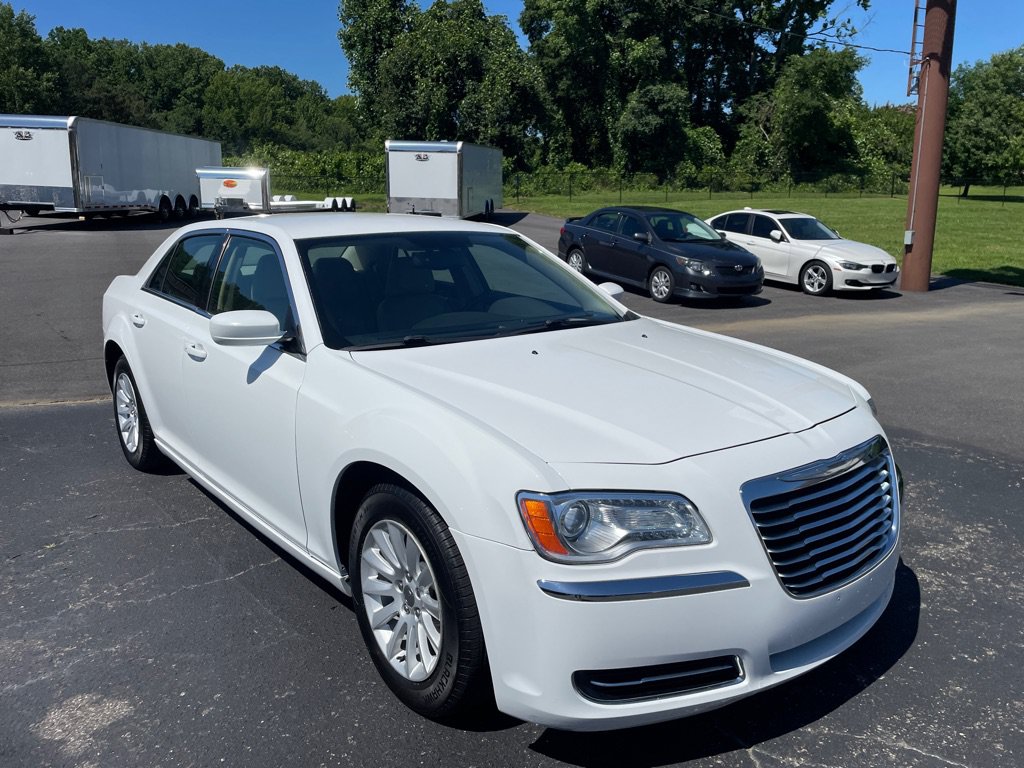Used 2013 Chrysler 300 RWD image 8
