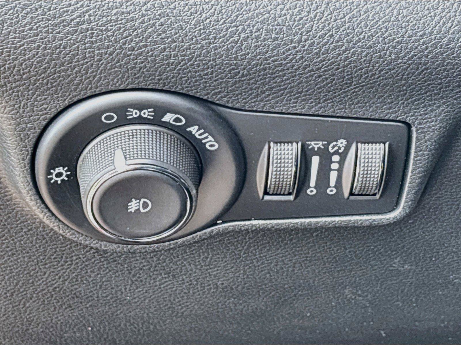Certified 2025 Jeep Compass Limited AWD/4WD image 14