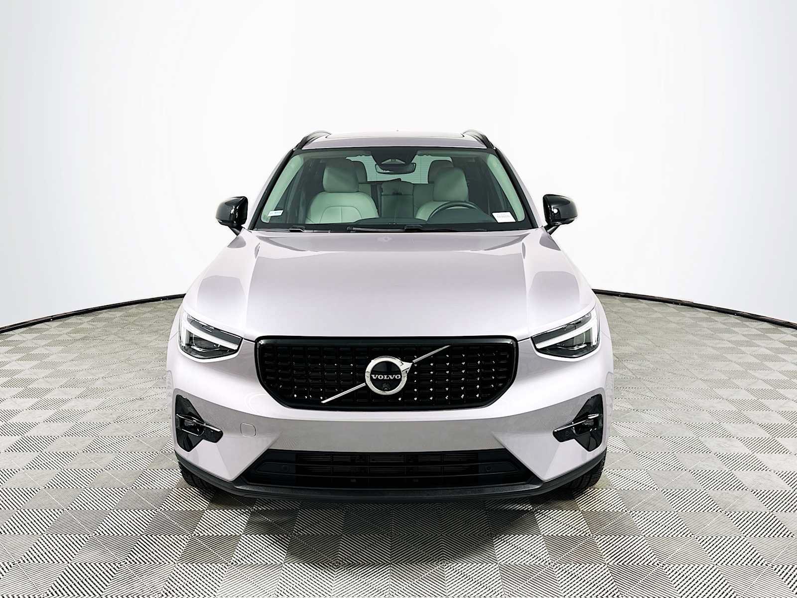 Used 2026 Volvo XC40 B5 Ultra w/ Climate Package AWD/4WD image 2