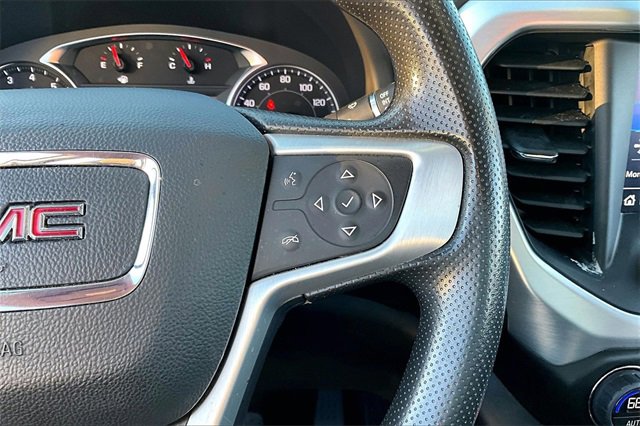 Used 2023 GMC Acadia SLE w/ Driver Convenience Package image 12