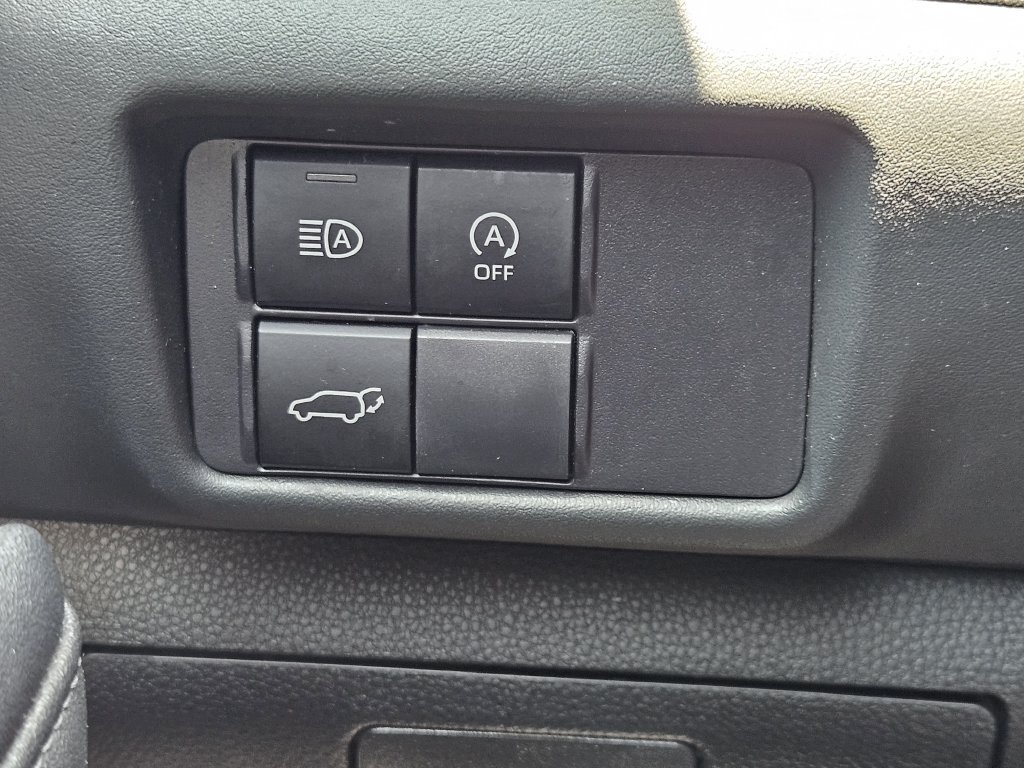 Used 2023 Toyota Highlander LE FWD image 23