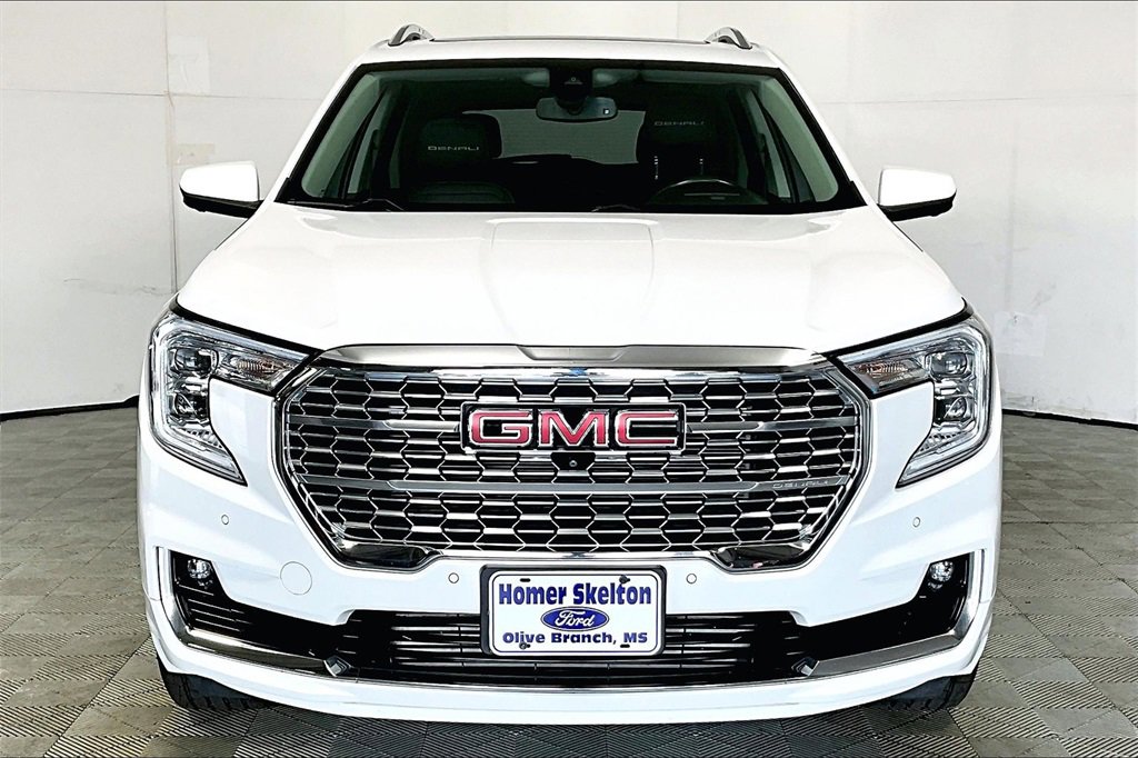 Used 2022 GMC Terrain Denali w/ Denali Premium Package image 3